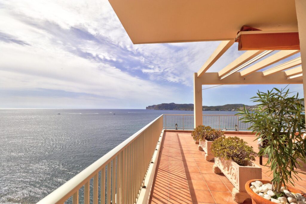 Penthouse in erster Meereslinie zum Verkauf in Costa de la Calma, Mallorca