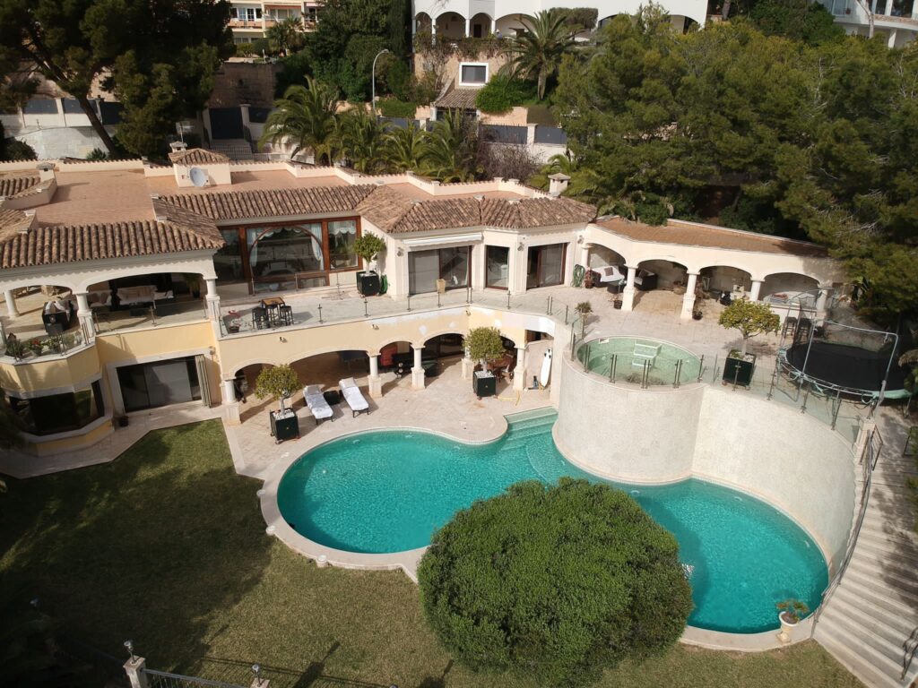 Villa mit Pool in erster Meereslinie in Costa de la Calma