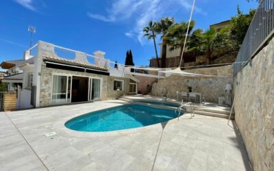 Villa mit Meerblick, Dachterrasse und Pool in Costa d’en Blanes
