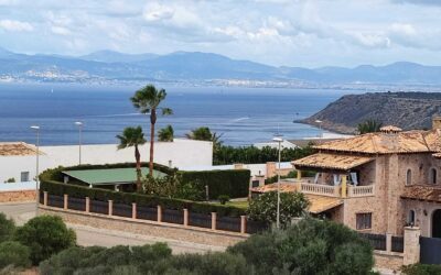 Doppelhaushälfte in Badia Blava mit schönem Blick auf das Meer und die Bucht von Palma