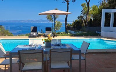Villa in erster Meereslinie und Ferienvermietungslizenz mit spektakulärem Blick in Badia Azul