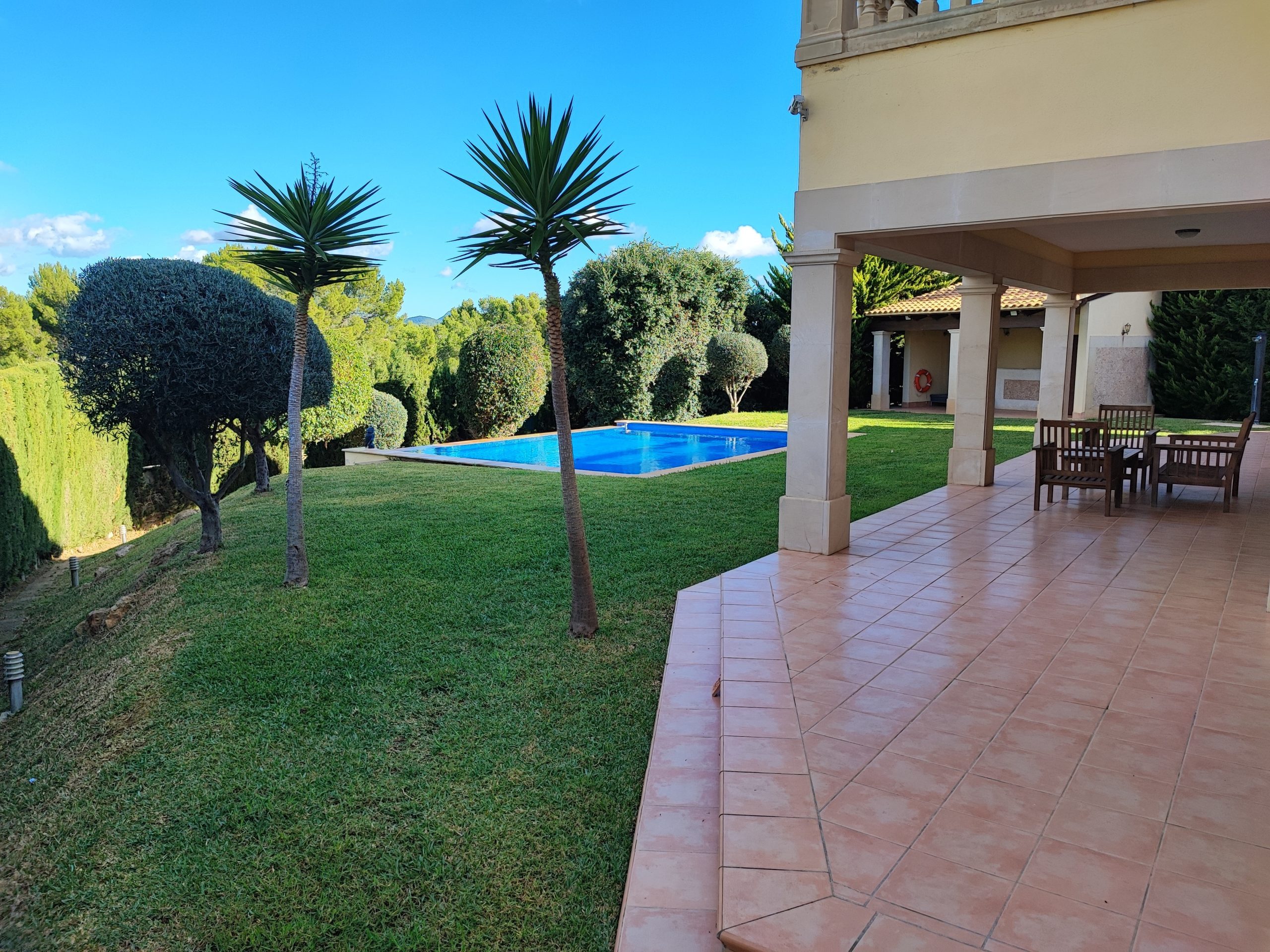 Villa in einer ruhigen Wohngegend von Nova Sonta Ponsa, Mallorca mit Meerblick